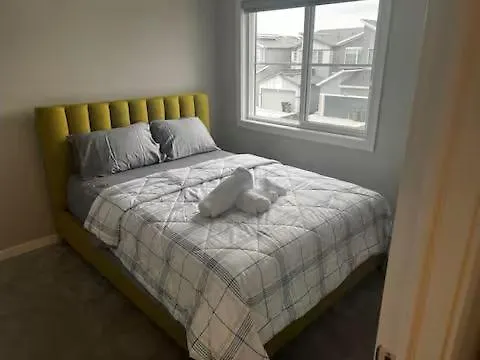 Alloggio in famiglia Brand New Bedroom With Private Bathroom In Keswick Edmonton